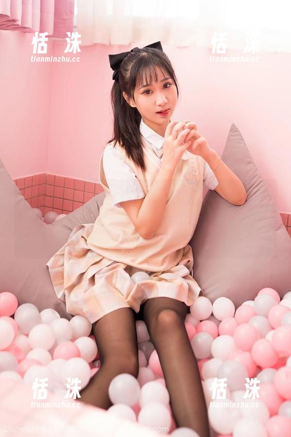 Feilin嗲囡囡 - 在Misty萌晰的私房美脚合集里，竟然发现了不止是美，脑子里还有点乱。