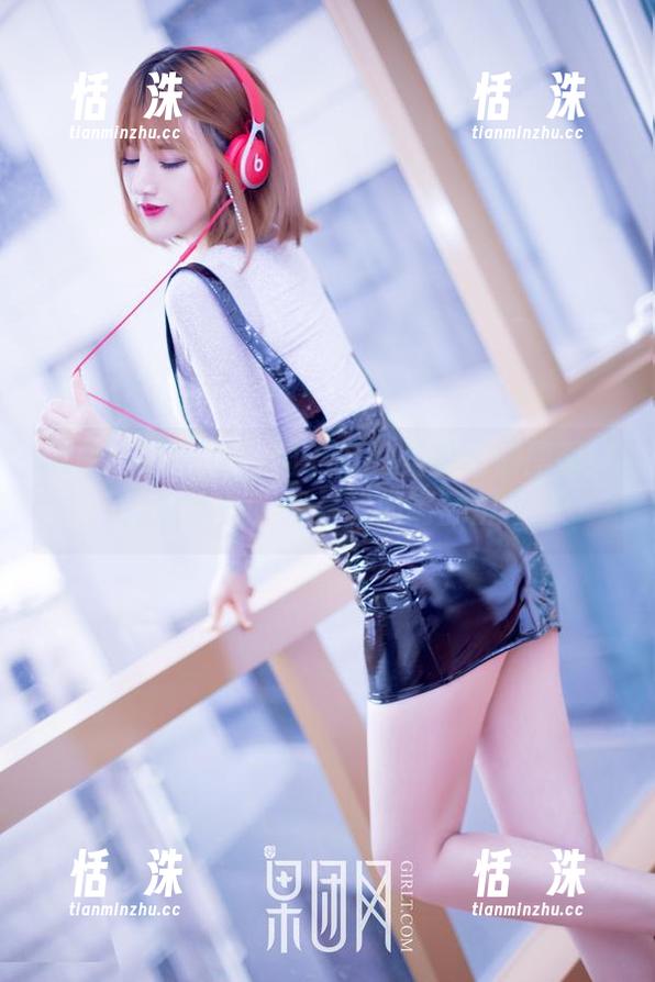 GIRLT果团网 - 周于希的美脚私房原图：腿这么美，我只能闭嘴舔屏！