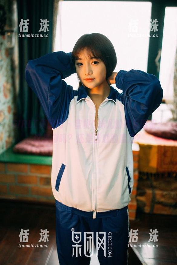 GIRLT果团网 - 蜜桃Q妹儿的裸足图鉴：这是脚吗？还是诱惑的魔法？