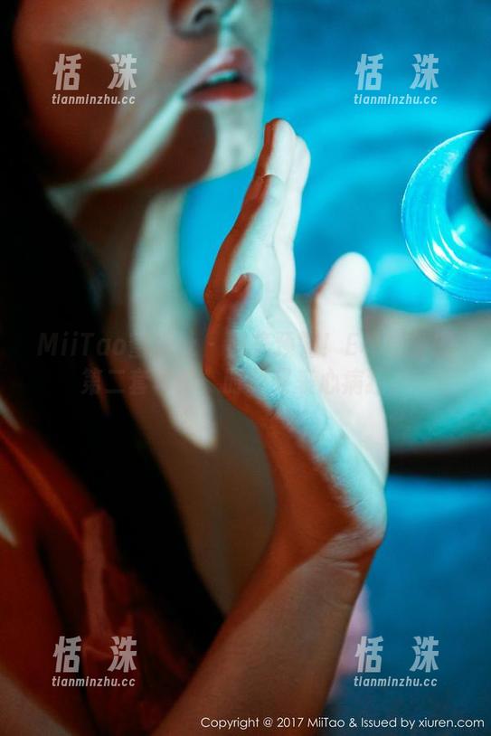 MiiTao蜜桃社 - 图集预警！E杯奶茶的第二套写真，时髦又丧心病狂。