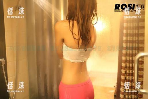 ROSI的原图美腿，竟然让我忘了时间的存在，怎可如此魔性？