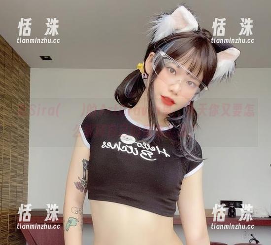 在Sira(시라)的ArtGravia里，今天你又要怎么解释自己的观看姿态？