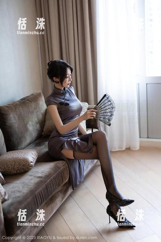 XIAOYU语画界 - 看小尤奈的制服作品集：她就站在那儿，让感觉交错，真想分享一下