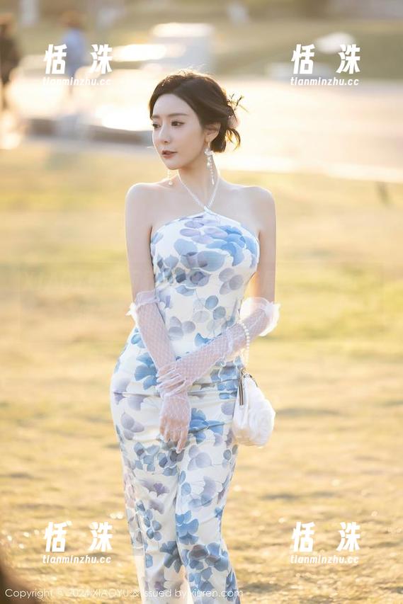 XIAOYU语画界 - 吊带？杨晨晨sugar教你怎么穿，照片里轻松俏皮！