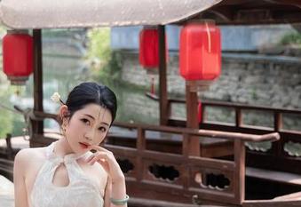 Xiuren秀人网 – 朱可儿分享的丝袜写真集，为什么让我想起八九十年代的复古呢？