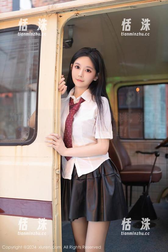 Xiuren秀人网 - 校服的在线演绎，浅浅Danny的创意作品在这里！