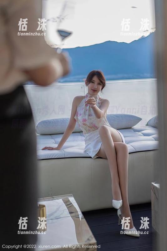 Xiuren秀人网 - 看，王馨瑶Yanni自拍原图，完全没有滤镜下的坑爹真相，哈哈，真勇敢！