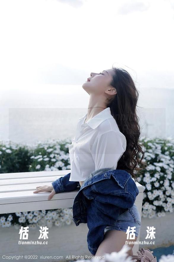 Xiuren秀人网 - 王馨瑶Yanni的共享时光：圣诞主题，让我惦记的不只是那一抹红。