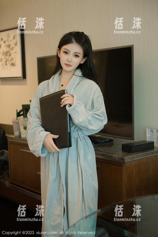Xiuren秀人网 - 最新白芷yy女友写真图片，谁说平凡不能惊艳？