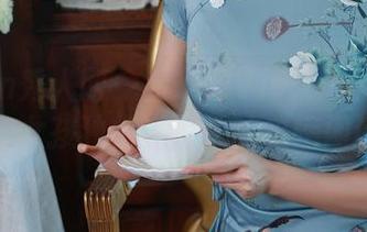 Xiuren秀人网 – 金幼汐Vivian资源全开，女孩独特姿态中的来唠闲话