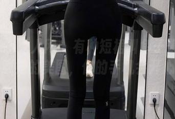 Xiuren秀人网 – 有种短裙叫鱼子酱fish，下载她的美图，你的手机会开心的。