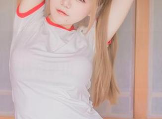 四人彼女大逃亡，Yoko宅夏的cos游戏与套图堆成小山，就问你来不来