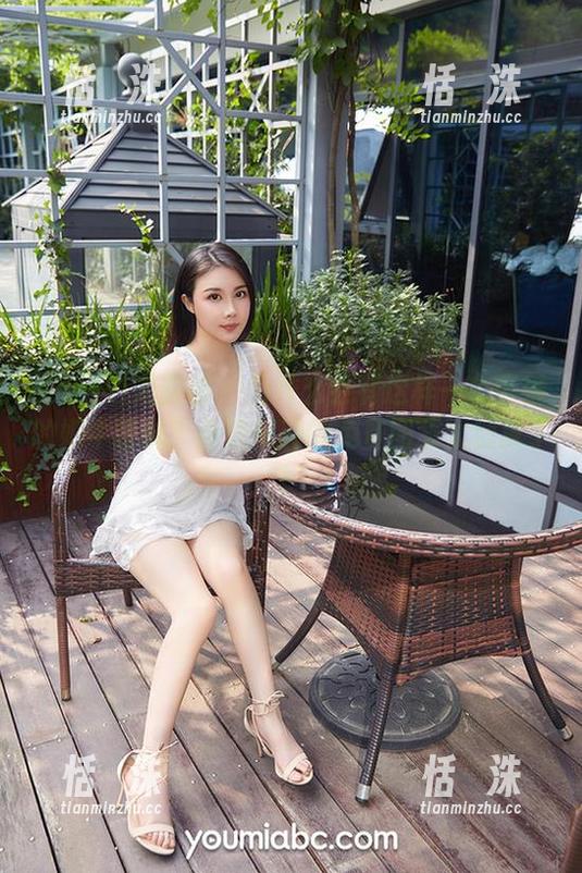 YouMi尤蜜荟 - 为什么会有这样一个可爱的奶牛萌妹？合法萝莉的免费图集太划算了！