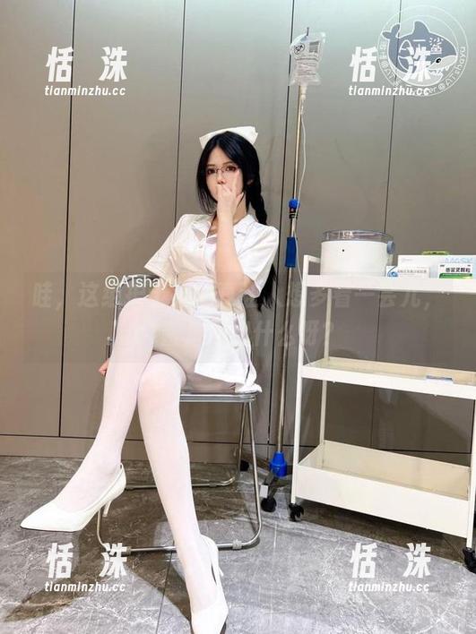 哇，这组护士美图真让人想多看一会儿，at鲨鱼在想什么呀？