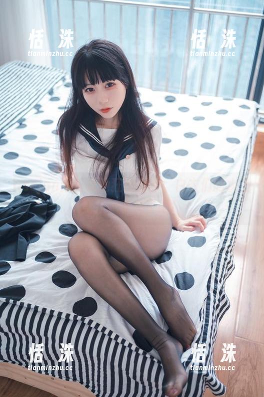 usejan蓝蓝泳池狂欢合集：白衣们的水上竞技，看花了眼！