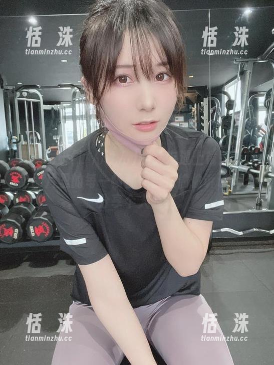 当けん研(けんけん)的女友遇上镜头，这组图片里的每一帧都似乎在偷偷诉说什么，分享个人时刻。