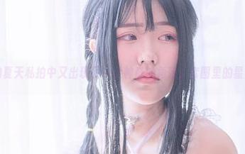 哦，今汐的夏天私拍中又出现了一个神奇的角落，套图里的星星在干嘛？