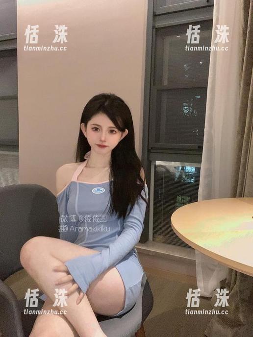 谁说空姐只能正经？倦倦喵的私房写真打破常规。