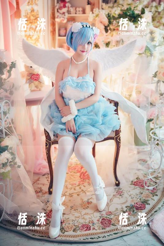 这次的冲田凛花rinka写真，构图随意但图册却传递出“常暗永远”的气氛，啧，深得我心。