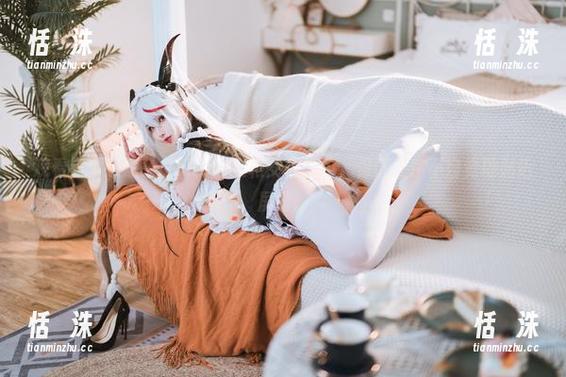 观看这个凉凉子rioko的欧根女仆图包，保证让你不自觉地贴近屏幕。