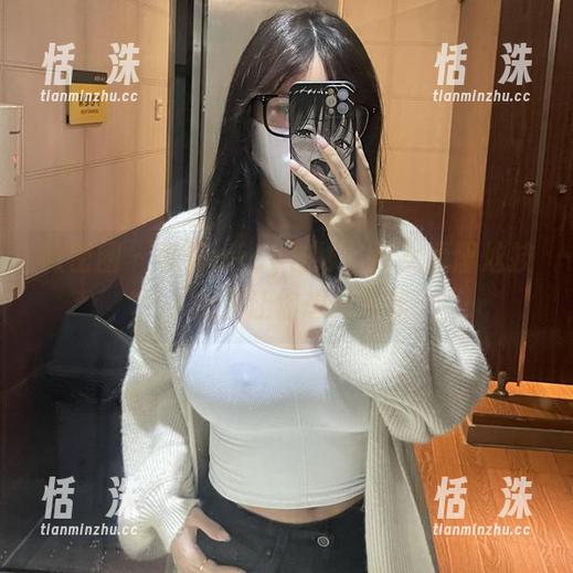 微密圈 - 可馨juicy在线：修女原图炫技，反正让你想入非非