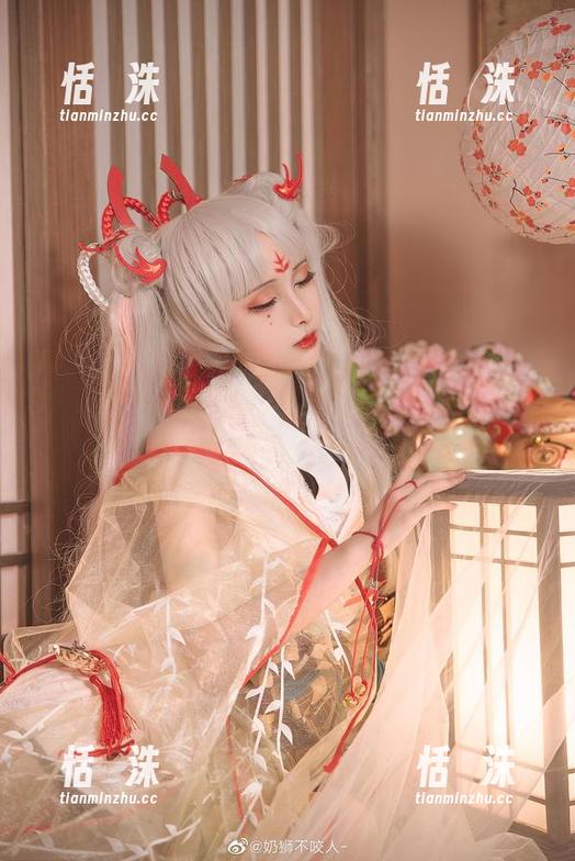免费领取奶狮不咬人花嫁图册，没新人？我跟我的镜子对话最真实。