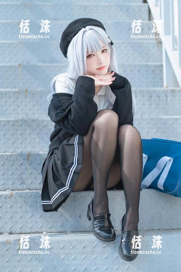 宫本桜的制服世界：一组奇妙的图片冒险