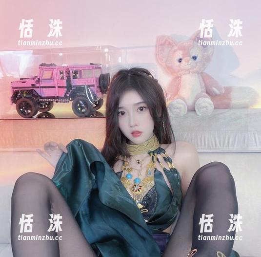 小小奶瓶儿的护士造型是怎么回事呀？美图太好看了，赶紧下载！