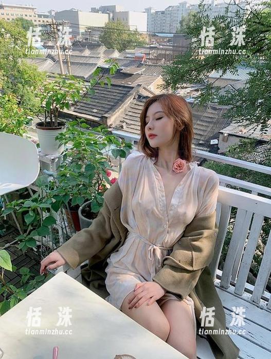 微密圈 - 就是阿朱啊在夏日开挂：这组小清新碎花写真图集真不认真对待他们的选手？