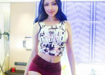 推女郎 – 图片中的王依萌：她的“套装”让我想多了。