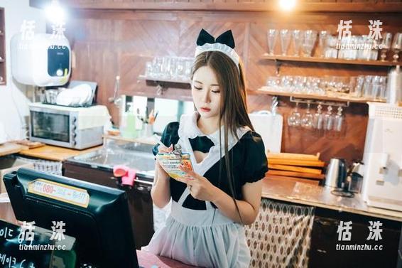 图集中藏不住的普美(bomi)：她的旗袍只是表面罢了