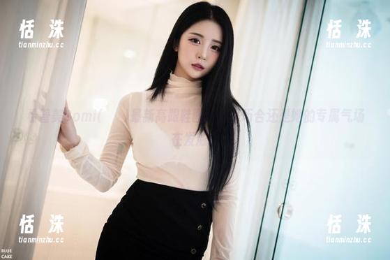 看普美Bomi(보미)最新高跟鞋图片，是巧合还是她的专属气场在发威？