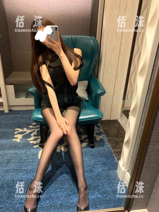 微密圈 - 有你喵的泳池福利——躺着也会心动的作品！