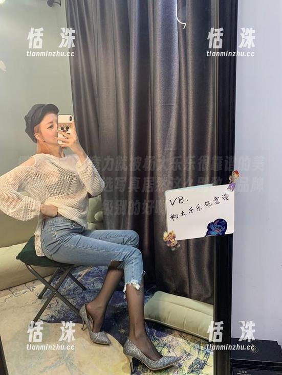 微密圈 - 注意力就被杨大乐乐很靠谱的美足抓走了，精选写真居然这么别致，品牌级别的好啊！
