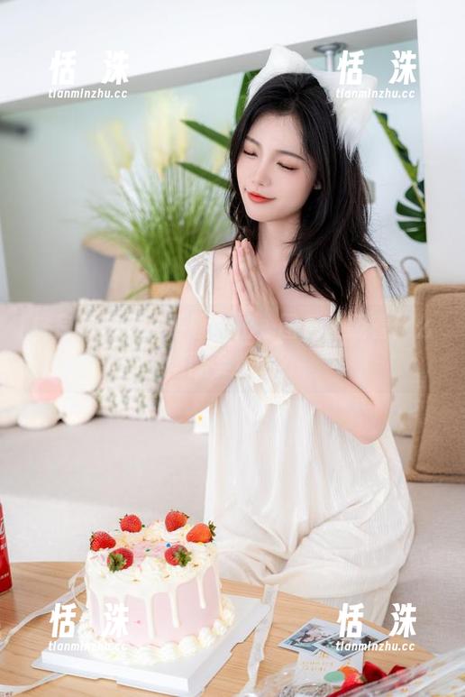 桃良阿宅的水手服私拍，图包里藏着什么炫酷姿势吗？