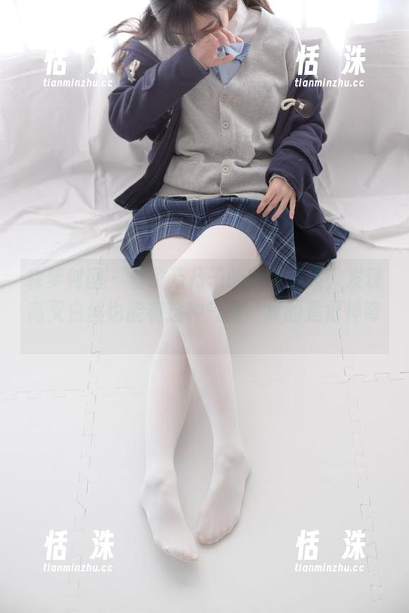森萝财团 - 看了乃乃子的定制图集，发现高叉白丝也能有这种气质，真的是很神奇。