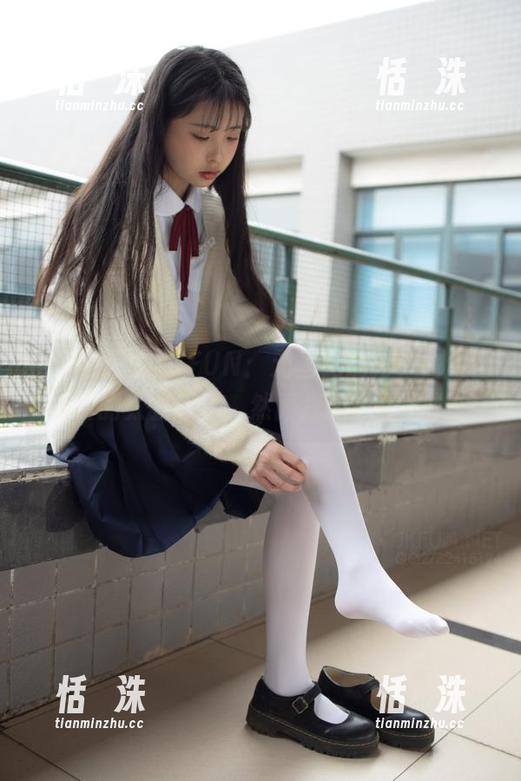 森萝财团的JKFUN：无圣光加持，白丝网鞋真的太会撩了，然而我的心在飞散！