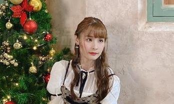 泥泥汝的最新作品集“圣诞B”，一场意外的美学碰撞啊。