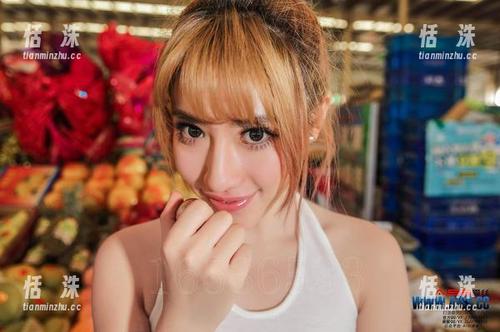爱丝 - 索菲私房写真：和服穿得优雅但安全气囊呢？