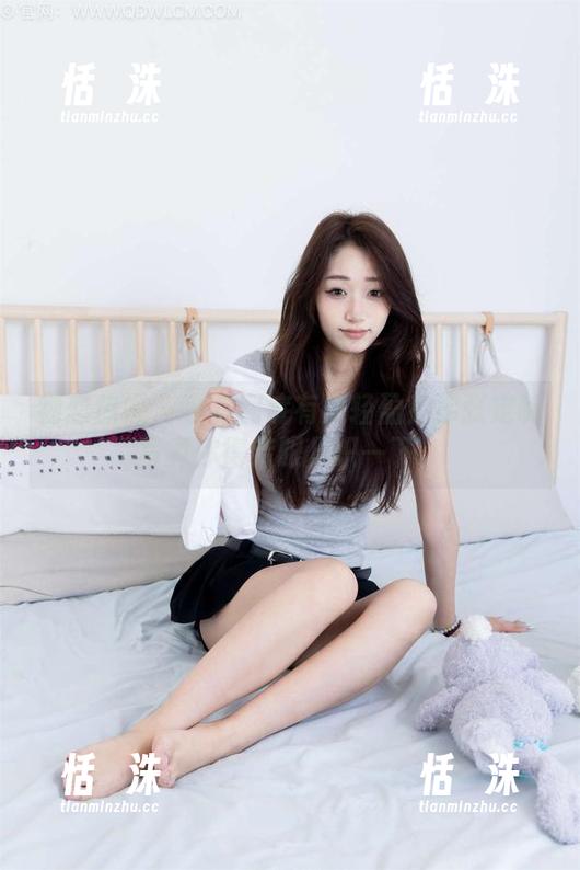 物恋传媒 - 小竹到底有多轻盈？那张定制写真你得亲眼见识一下。