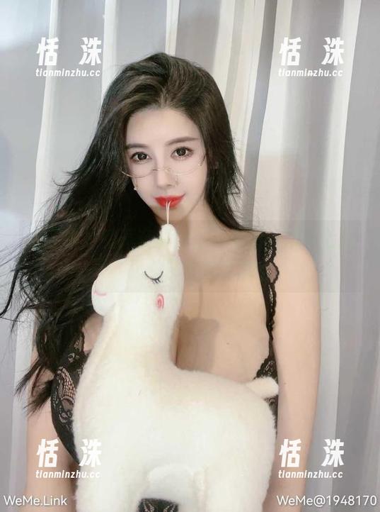 微密圈 - 暗藏玄机的私拍美图，猪小七的秘书日常碎碎念