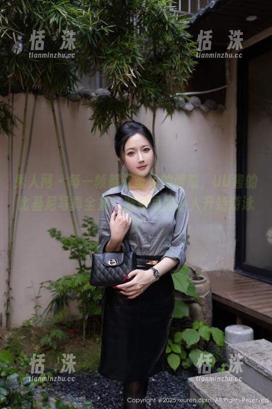 秀人网 - 每一帧都是蓝色的诱惑，UU酱的比基尼写真全集，脑袋里的小人开始游泳了