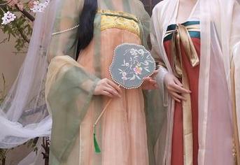 秀人网 – 我今天的推荐：大美妞儿全套护士写真，心脏不太好建议先看预告。