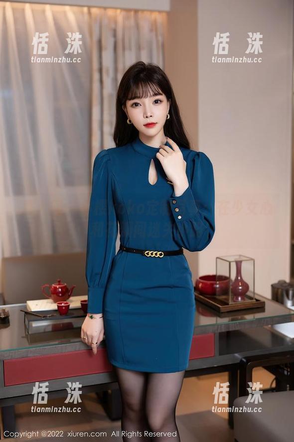 秀人网 - 小樱koko定制写真：在少女心和花瓣间迷失小路