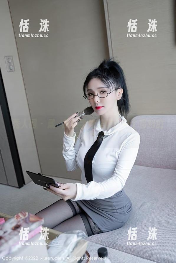 秀人网 - 戴渃欣的学姐美图：一个福利的诱惑之旅