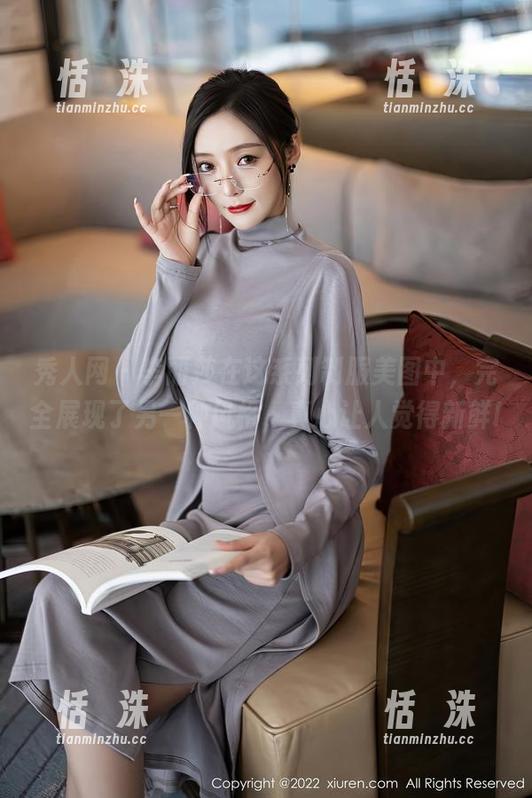 秀人网 - 李丽莎在这系列制服美图中，完全展现了另一种风格，真心让人觉得新鲜!