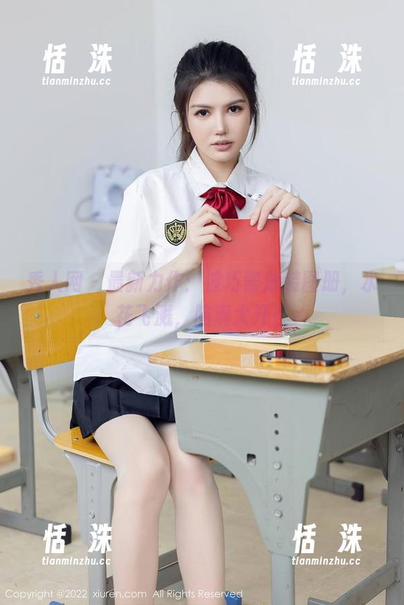 秀人网 - 最新力作：波巧酱泳装图册，水花飞溅，脑洞大开！