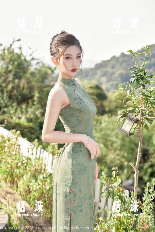 秀人网 - 这张诺诺Nono的红裙图片，是定制还是偶然？反正每个角度都值得细细品味
