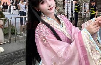 秋山AkI和她的免费图包，带你走进女友的另一面