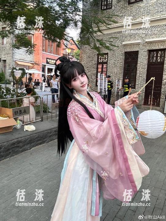 秋山AkI和她的免费图包，带你走进女友的另一面